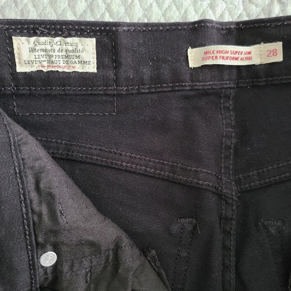 Levi's Women's high rise skinny jeans, size 28 - Picture 4 of 4